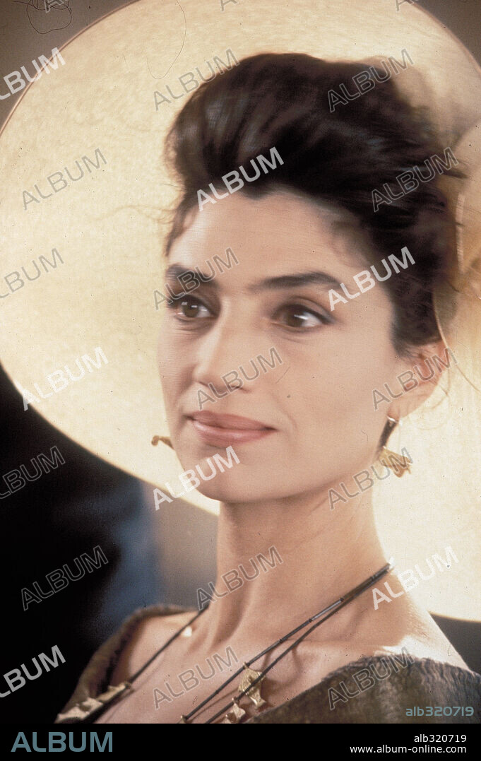 ANGELA MOLINA en UNA MUJER BAJO LA LLUVIA, 1992, dirigida por GERARDO VERA.