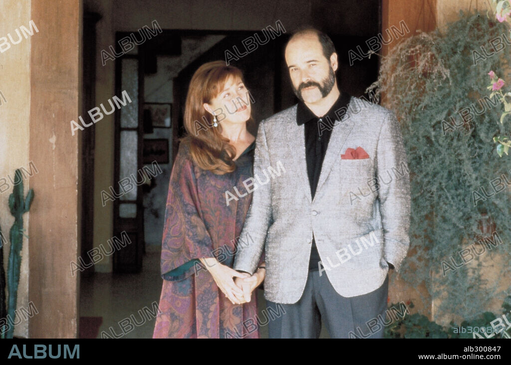 ANTONIO RESINES y VERONICA FORQUE en EL TIEMPO DE LA FELICIDAD, 1997, dirigida por MANUEL IBORRA. Copyright SOGEPAQ.