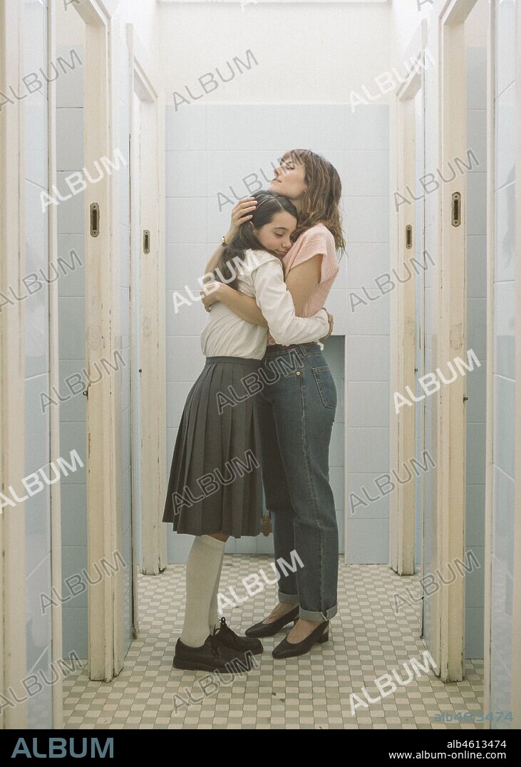 ANDREA FANDOS y NATALIA DE MOLINA en LAS NIÑAS, 2020, dirigida por PILAR PALOMERO. Copyright ARAGON TV/BTEAM/INICIA FILMS/LA NIÑAS MAJICAS/RTVE / FUEMBUENA, JORGE.