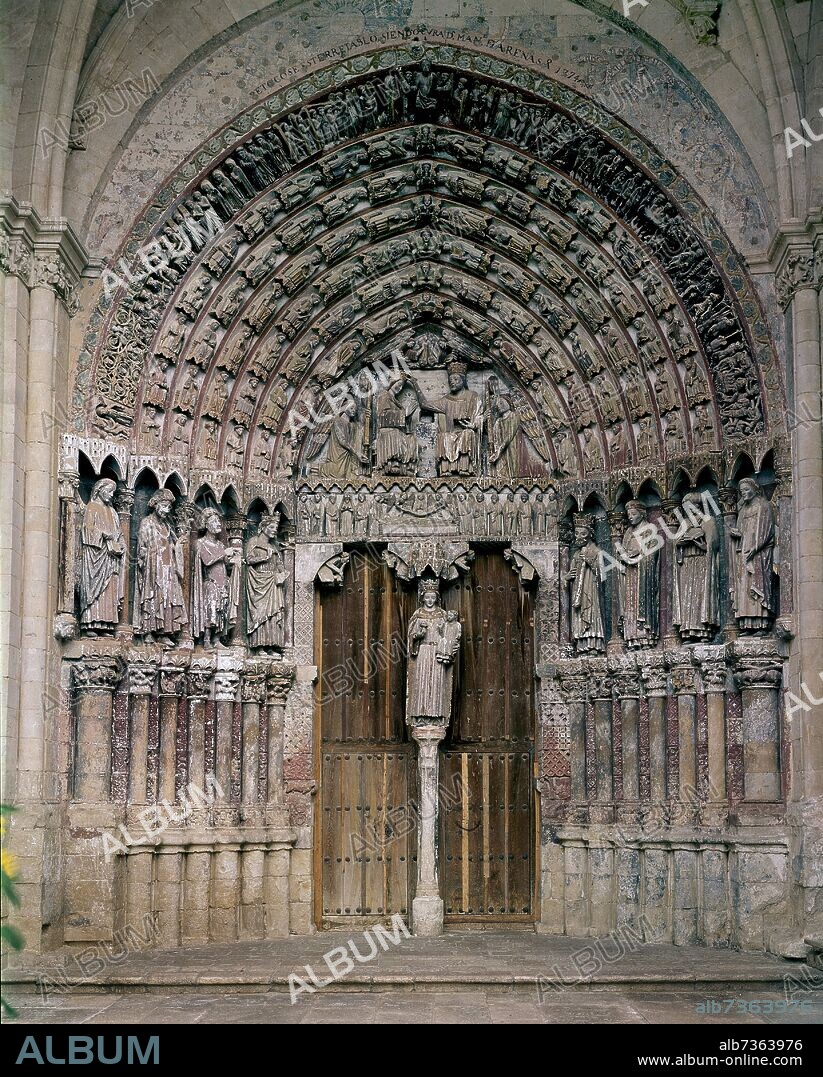 PORTICO DE LA MAJESTAD-COMUINICA EL INTERIOR DEL TEMPLO Y LA SACRISTIA-ESCULTURA POLICROMADA-S XIII - FOTO AÑOS 70.