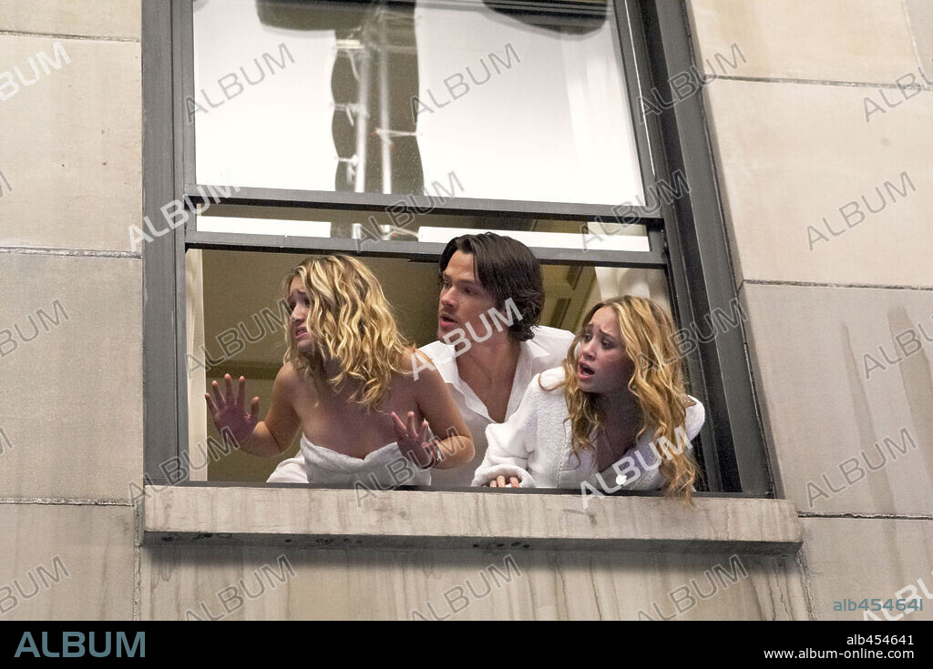 ASHLEY OLSEN, JARED PADALECKI and MARY-KATE OLSEN in NEW YORK MINUTE, 2004, directed by DENNIE GORDON. Copyright WARNER BROS. PICTURES.