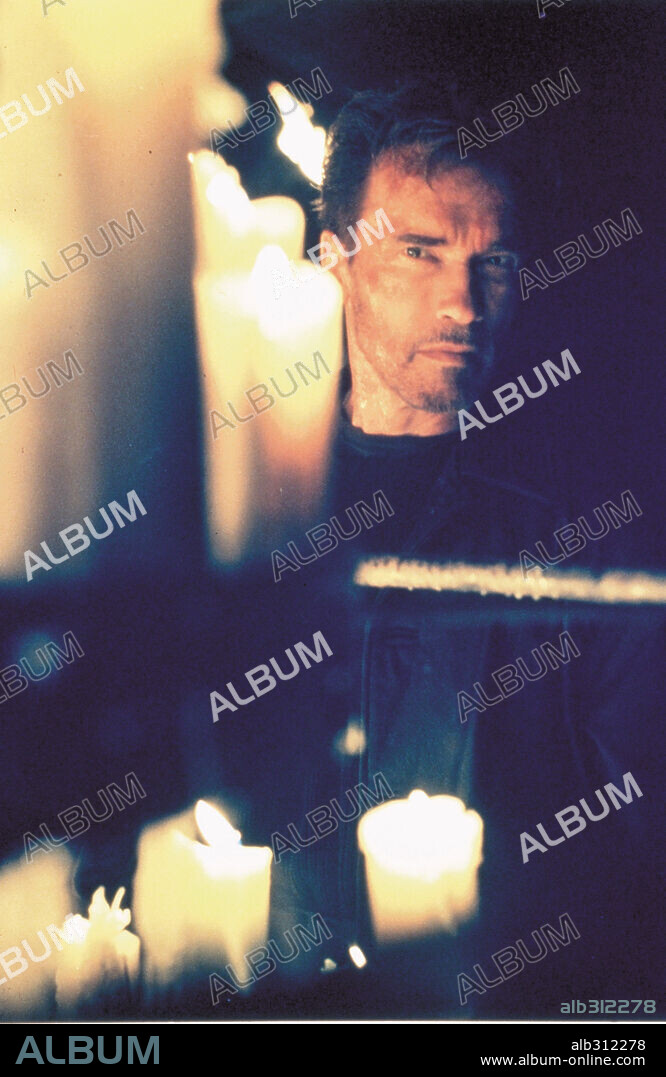 ARNOLD SCHWARZENEGGER en EL FIN DE LOS DÍAS, 1999 (END OF DAYS), dirigida por PETER HYAMS. Copyright BEACON COMMUNICATIONS/20TH CENTURY FOX.