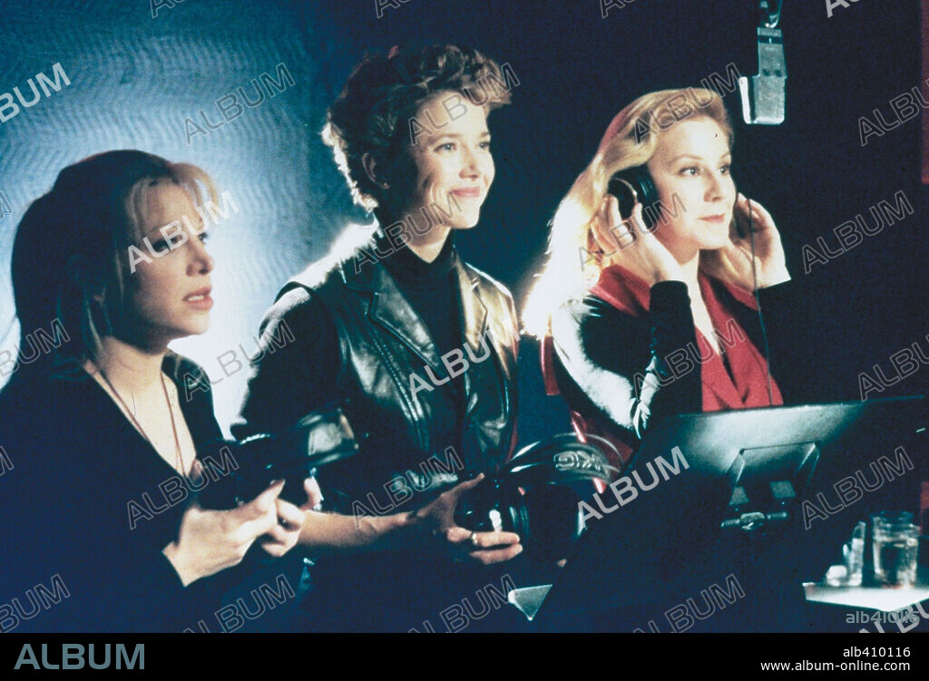 ANNETTE BENING en UN ASUNTO DE AMOR, 1994 (LOVE AFFAIR), dirigida por GLENN GORDON CARON. Copyright WARNER BROTHERS.