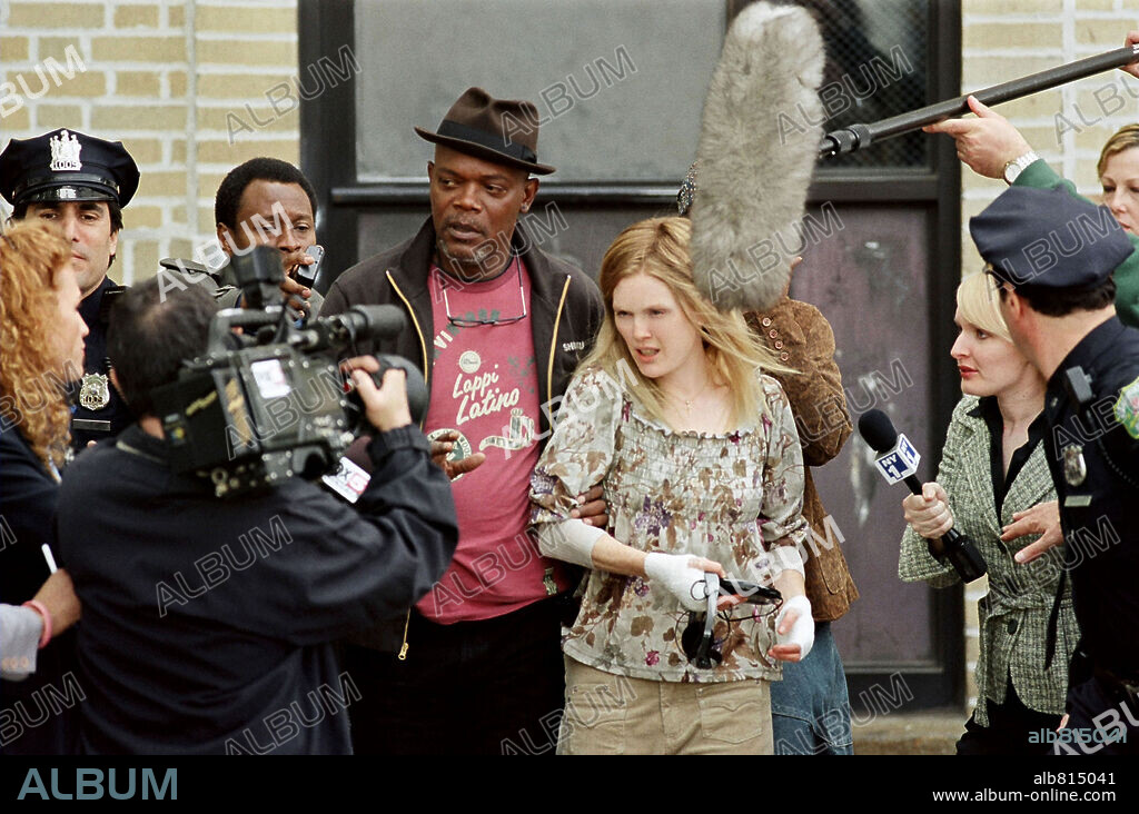 JULIANNE MOORE and SAMUEL L. JACKSON in FREEDOMLAND, 2006, directed by JOE ROTH. Copyright REVOLUTION STUDIOS/SCOTT RUDIN PRODUCTIONS / MASI, FRANK.