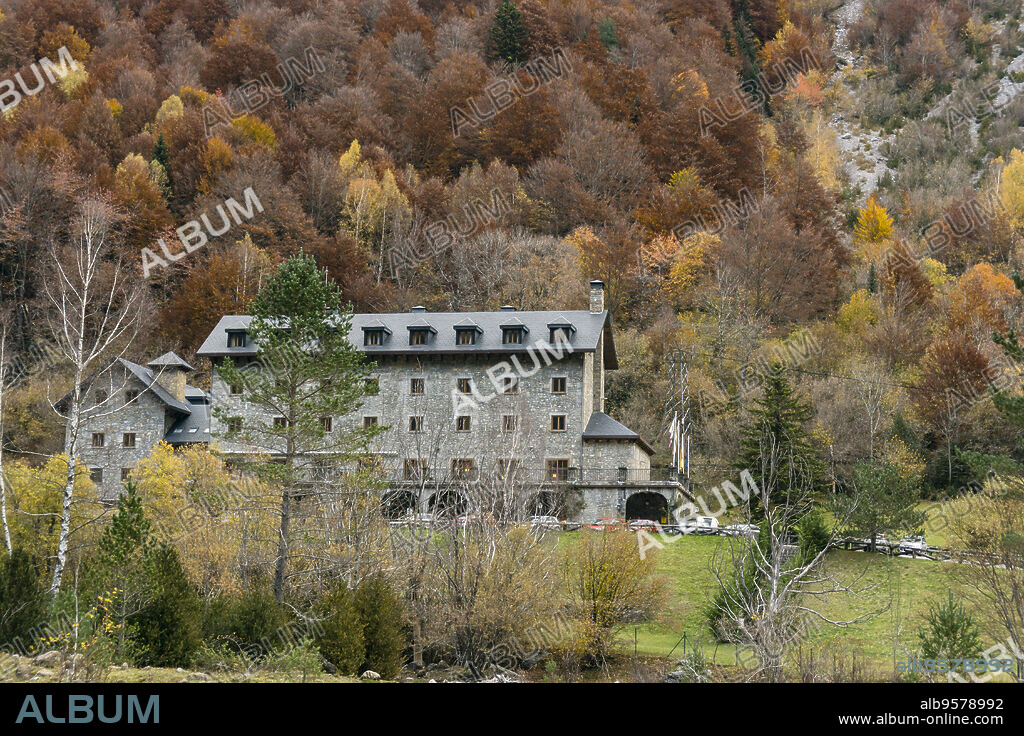 Parador nacional de turismo Monte Perdido, valle de Pineta, parque nacional de Ordesa y Monte Perdido, Provincia de Huesca, Comunidad Autónoma de Aragón, cordillera de los Pirineos, Spain, europe.