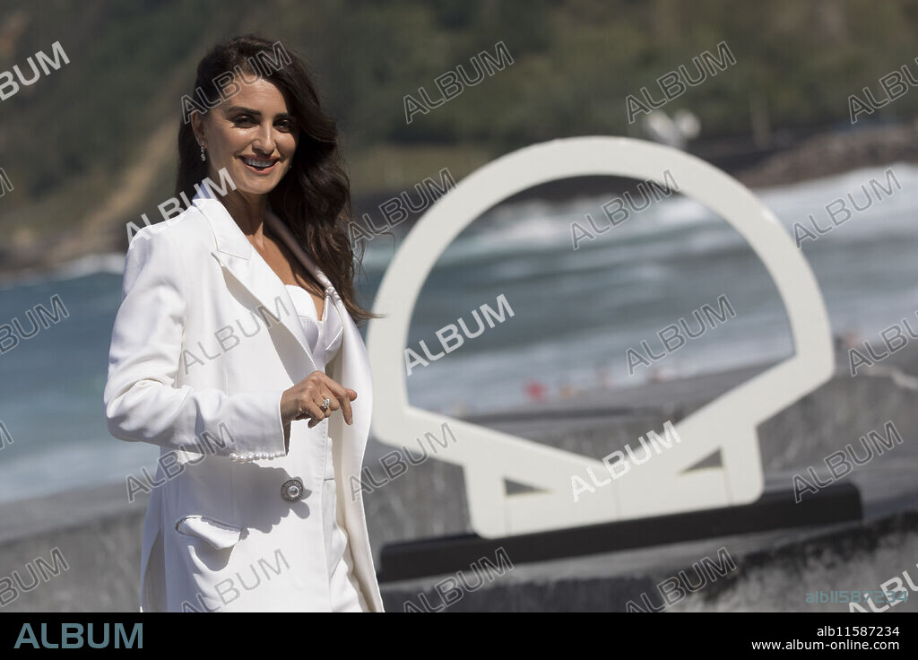 Penelope Cruz attended Wasp Network (La Red Avispa) during 67st San Sebastian International Film Festival at Kursaal Palace on September 27, 2019 in Donostia / San Sebastian, Spain.