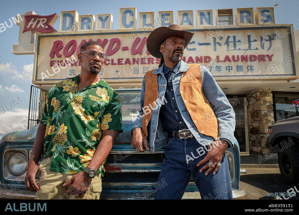 JAMIE FOXX and SNOOP DOGG in DAY SHIFT, 2022, directed by J. J. PERRY. Copyright 87Eleven / Impossible Dream Entertainment.