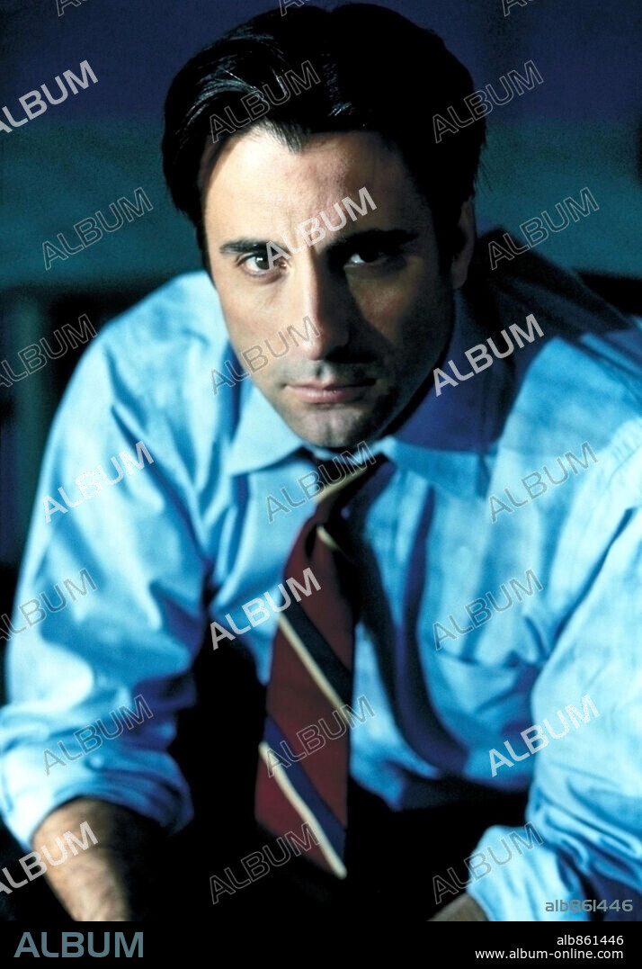 ANDY GARCIA in NIGHT FALLS ON MANHATTAN, 1997, directed by SIDNEY LUMET. Copyright SPELLING FILMS INTERNATIONAL / MCCLELLAND, PHILLIPE.
