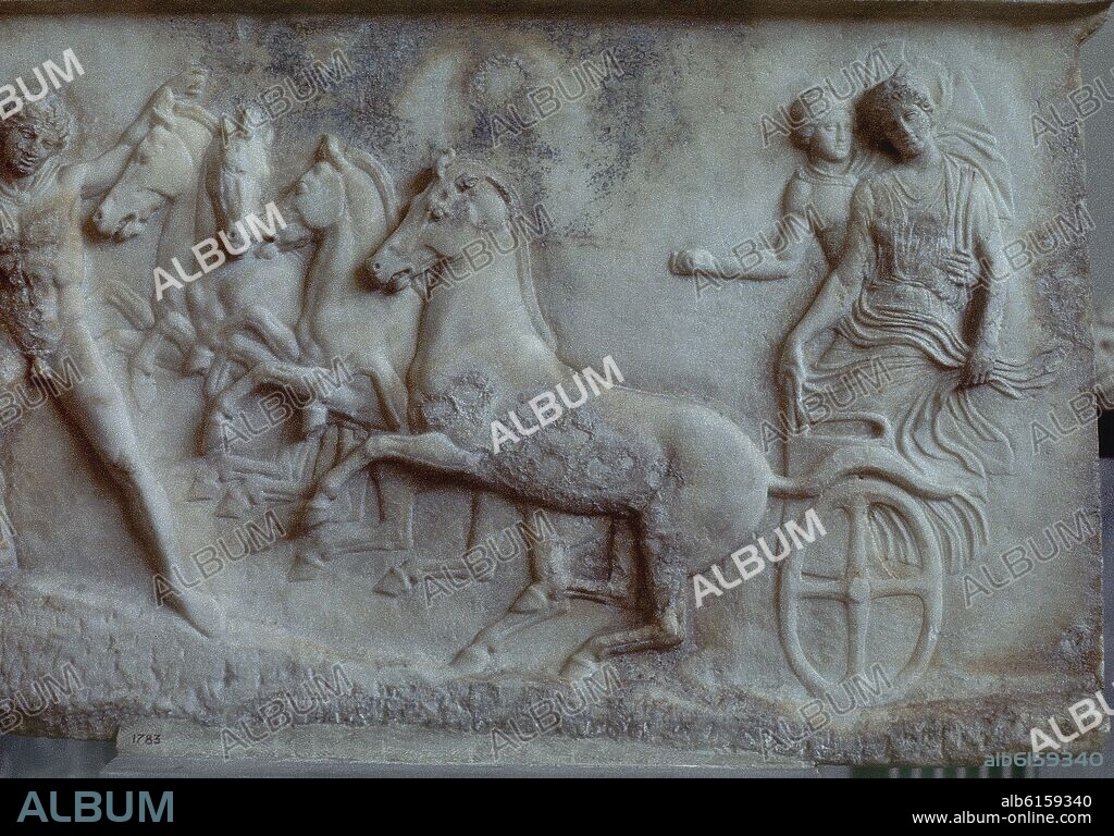 RELIEVE - HERMES TIRANDO DEL CARRO DONDE VAN ECHELOS Y BASILE.