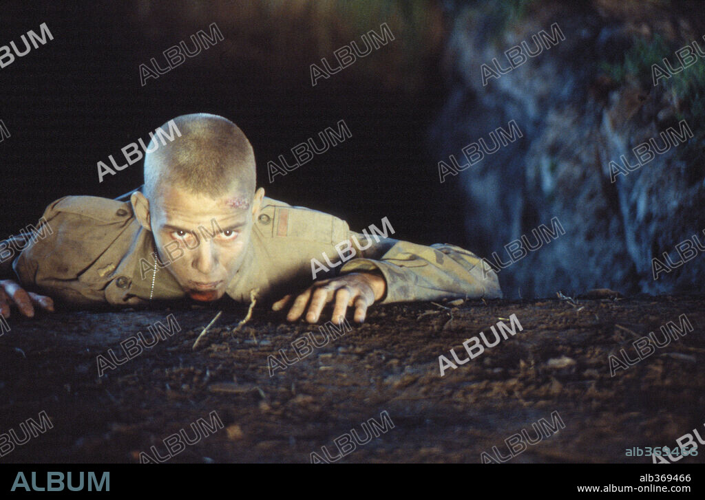 ELOY AZORIN en GUERREROS, 2002, dirigida por DANIEL CALPARSORO. Copyright SOGECINE.