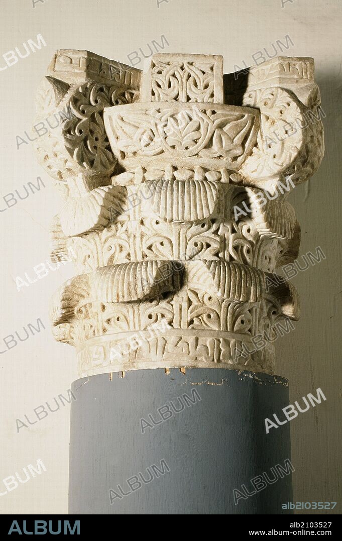 CAPITEL TAIFA. Nº INV. 1270. ALTURA 32,8 CM. MUSULMAN. (EXPOSICION :ARTE ISLAMICO ESPAÑOL)(DEPOSITO: MUSEO DE SANTA CRUZ.).