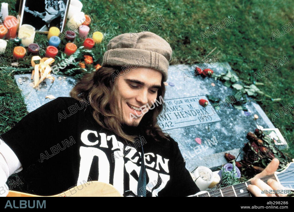 MATT DILLON en SOLTEROS, 1992 (SINGLES), dirigida por CAMERON CROWE. Copyright WARNER BROTHERS.