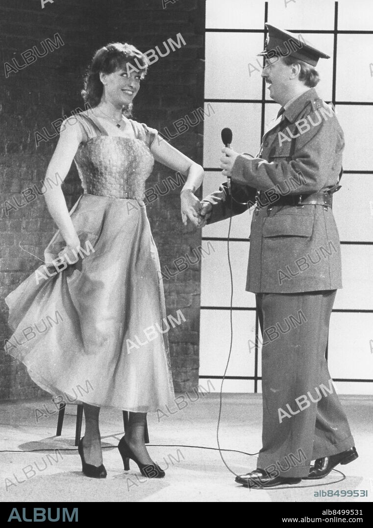 Göteborg 1984 - TV-inspelning "Med sång i beredskap" - Gunilla Gårdfeldt och Carl-Gustaf Holmgren - *** Local Caption *** BS. KAMERAREPORTAGE.