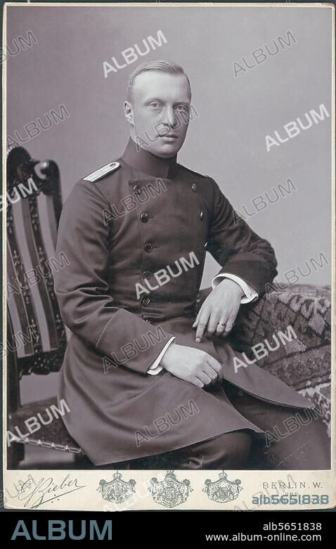 Heinrich, Prinz der Niederlande, Herzog zu Mecklenburg-Schwerin; ab 1901 Gemahl der Königin Wilhelmina der Niederlande. Schwerin 19.4.1876 - Den Haag 3.7.1934. Porträtaufnahme, 1900. Berlin, Sammlung Archiv für Kunst und Geschichte.