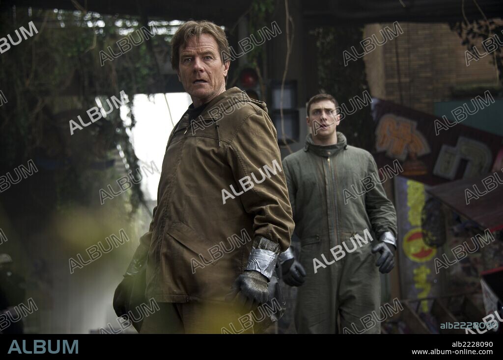 AARON JOHNSON y BRYAN CRANSTON en GODZILLA, 2014, dirigida por GARETH EDWARDS. Copyright WARNER BROS.