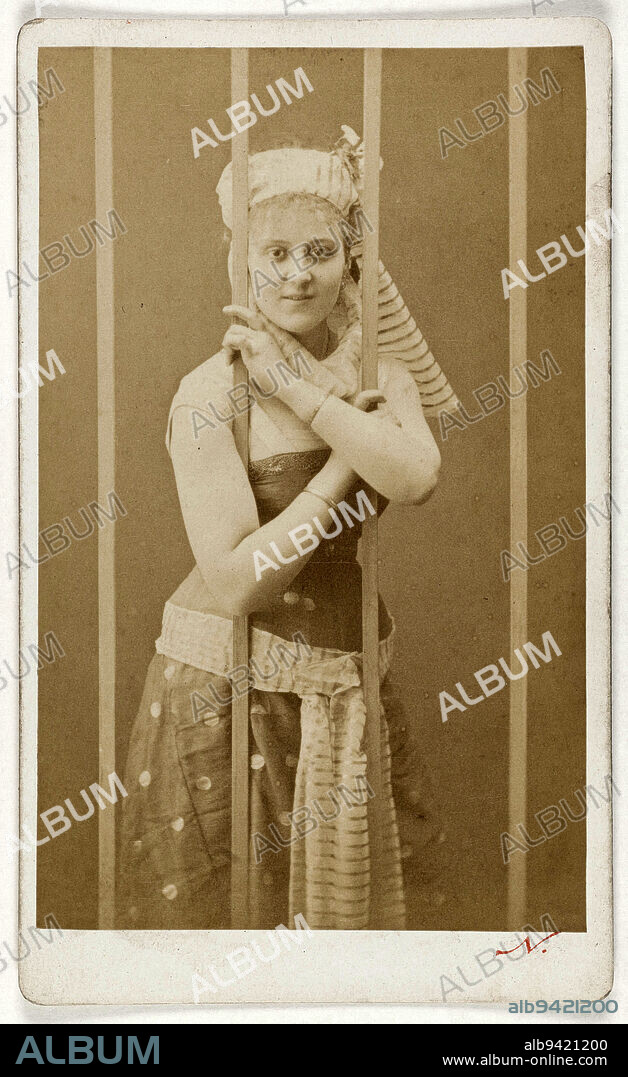 Portrait of Desalle, (actress), Atelier Nadar, Photographer, Between 1870 and 1890, 2nd half of the 19th century, Photography, Graphic arts, Photography, Albumen paper print, Dimensions - Work: Height: 9.3 cm, Width: 5.8 cm, Dimensions: Height: 10.5 cm, Width: 6.3 cm.