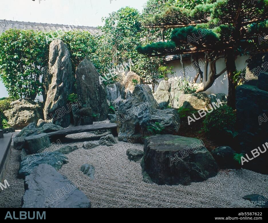 Kyôto (Japan), Daisen-in. (sub-temple of Daitoku-ji; built 1509-13; with Zen garden). Partial view of the garden. Photo, 1995.