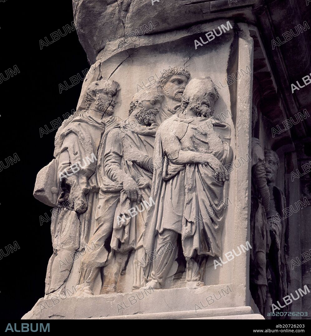 DETALLE DE LOS RELIEVES DEL BASAMENTO DEL ARCO DE SEPTIMIO SEVERO, 203 DC - FOTO AÑOS 60.