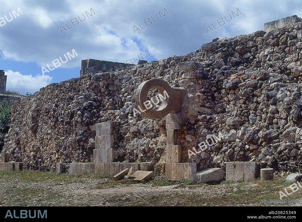 JUEGO DE LA PELOTA-MURO CON ARO PARA LA PELOTA-MAYA.