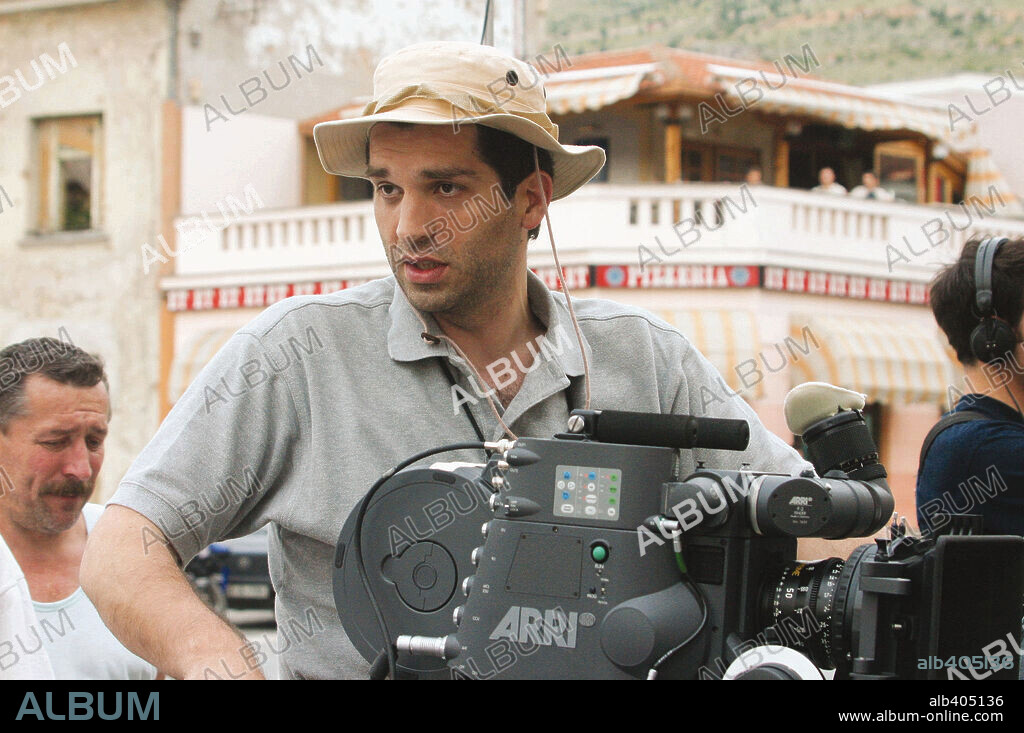 DANIS TANOVIC in 11'09''01-SEPTEMBER 11, 2002, unter der Regie von ALEJANDRO GONZALEZ IÑARRITU, AMOS GITAI, CLAUDE LELOUCH, DANIS TANOVIC, IDRISSA OUEDRAOGO, KEN LOACH, MIRA NAIR, SAMIRA MAKHMALBAF, SEAN PENN, SHOHEI IMAMURA und YOUSSEF CHAHINE. Copyright LA GENERALE DE PRODUCTION/GALATEE FILMS/LE STUDIO CANAL +.