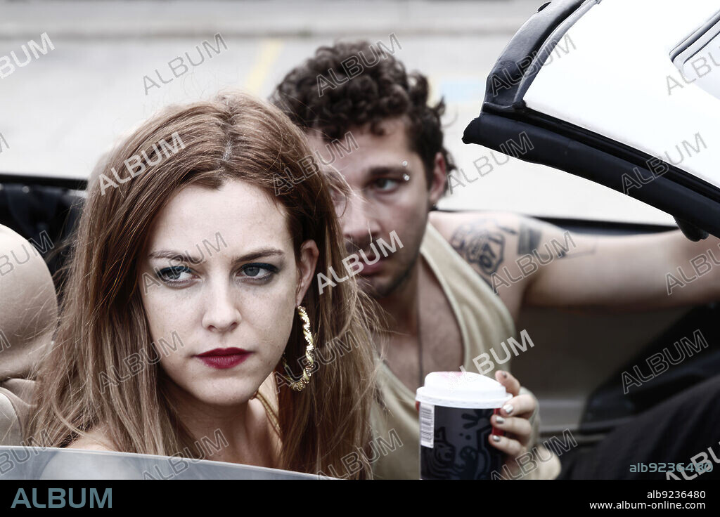 RILEY KEOUGH and SHIA LABEOUF in AMERICAN HONEY, 2016, directed by ANDREA ARNOLD. Copyright PARTS AND LABOR/BRITISH FILM INSTITUTE/FILM4/MAVEN PICTURES.