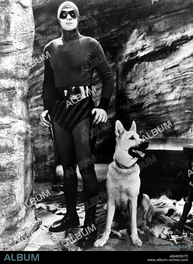 TOM TYLER dans THE PHANTOM, 1943, réalisé par B. REEVES EASON ("BREEZY"). Copyright COLUMBIA PICTURES.