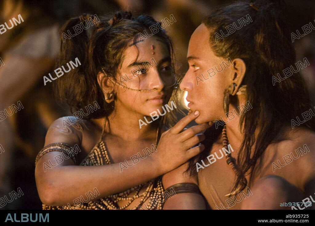 DALIA HERNANDEZ und RUDY YOUNGBLOOD in APOCALYPTO, 2006, unter der Regie von MEL GIBSON. Copyright Icon Entertainment International / COOPER, ANDREW.
