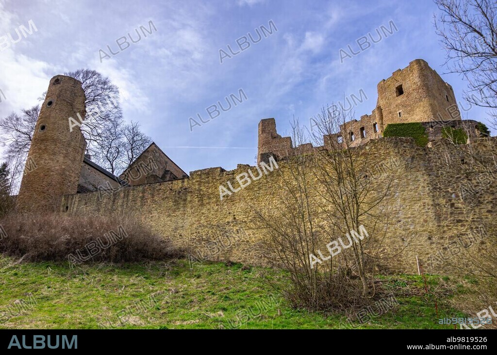 The remains of Frauenstein Castle ruins from the east, Frauenstein in the Ore Mountains, Saxony, Germany