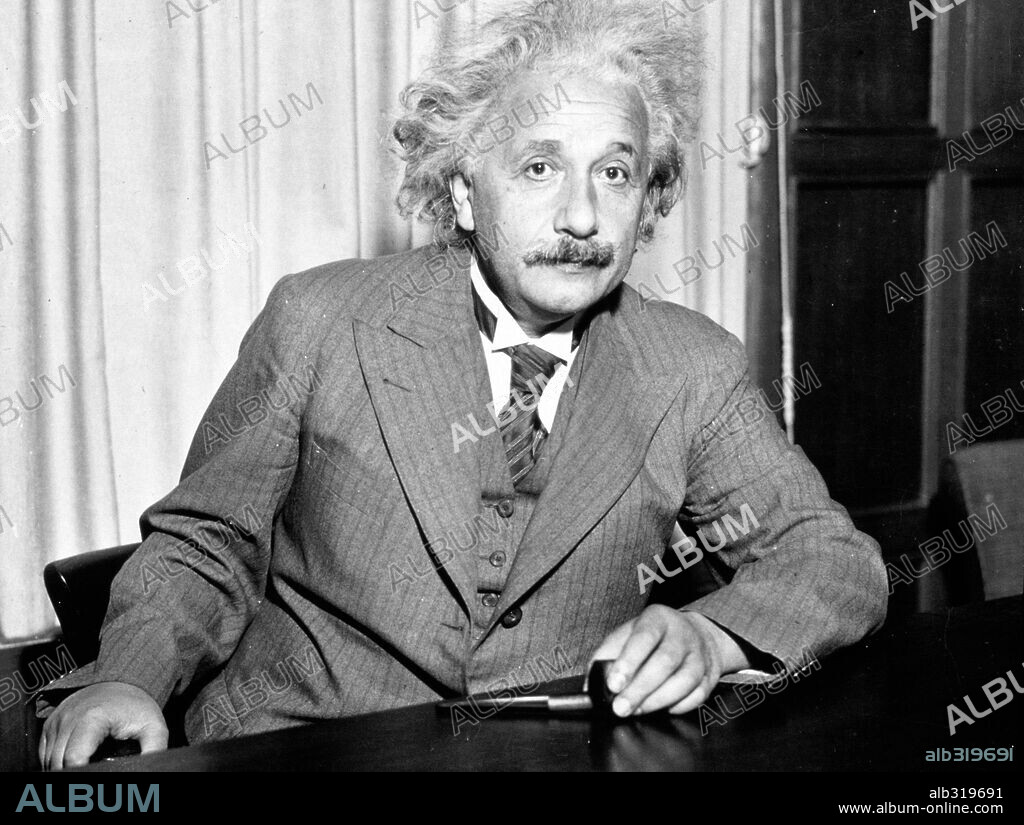 Albert Einstein (1879-1955), German-bron theoretical physicist who developed the general theory of relativity.