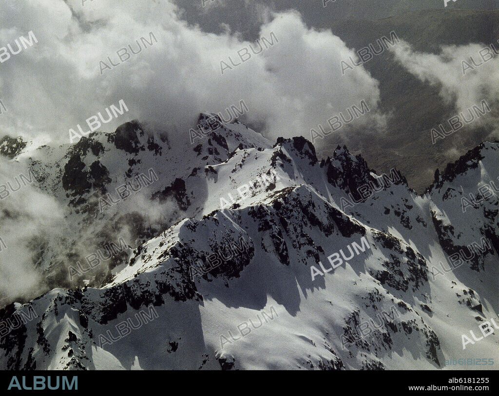 VISTA AEREA DEL PICO ALMANZOR-CIRCO GLACIAR.