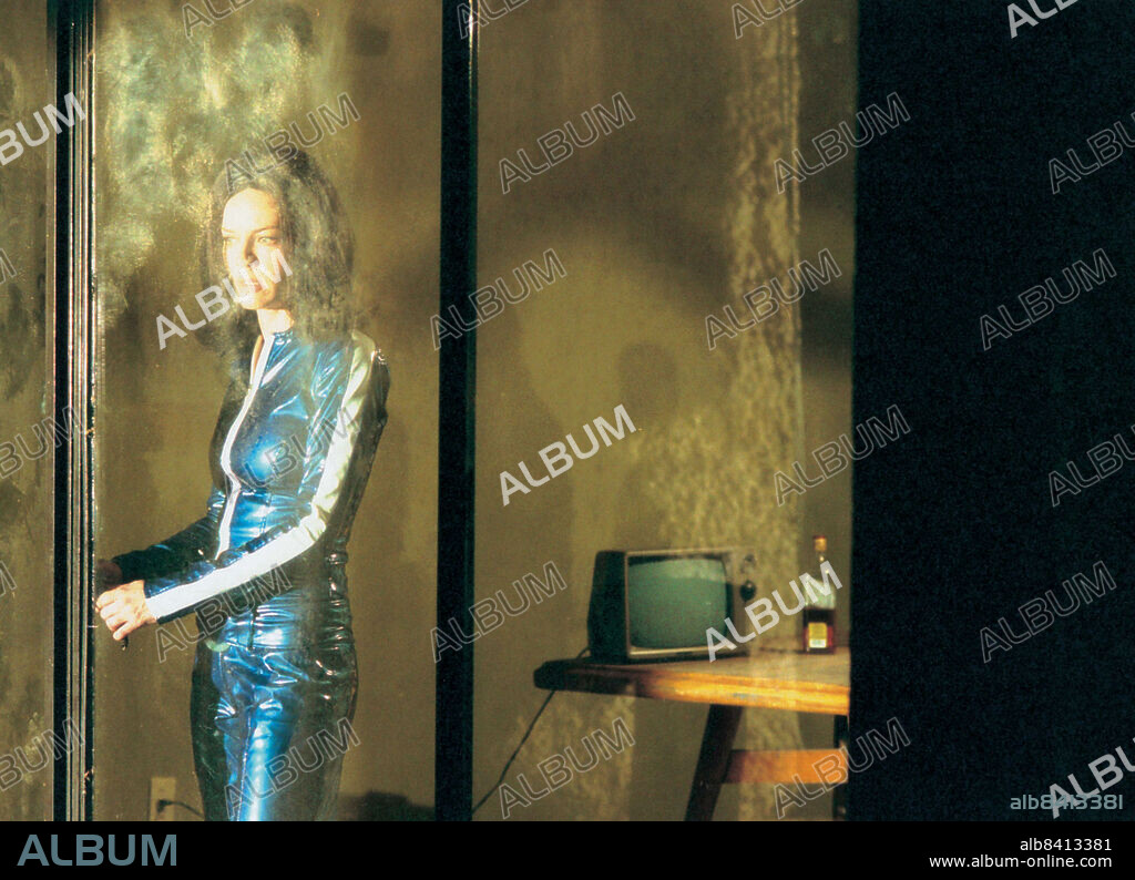 CONNIE NIELSEN in DEMONLOVER, 2002, unter der Regie von OLIVIER ASSAYAS. Copyright PALM PICTURES.