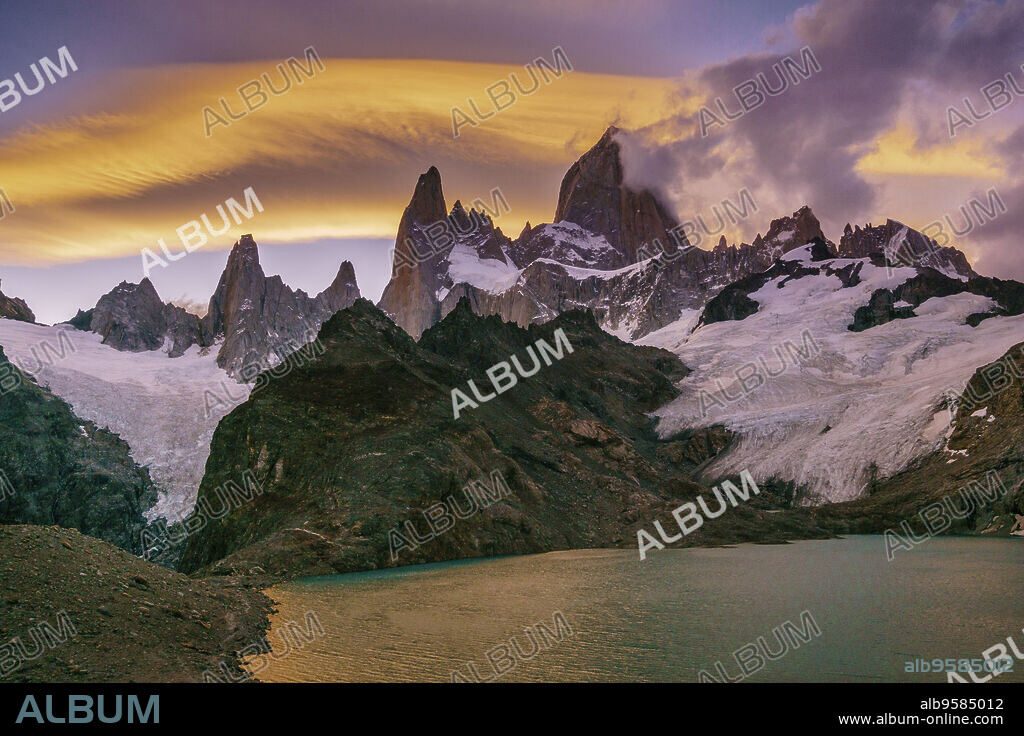 Monte Fitz Roy, - Cerro Chaltén -, 3405 metros, laguna de los Tres, parque nacional Los Glaciares, republica Argentina,Patagonia, cono sur, South America.