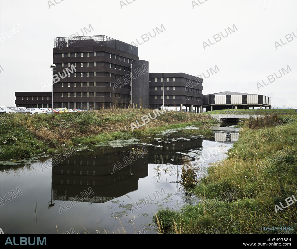 JOHN LAING PLC. Steel House, Redcar and Cleveland, North Yorkshire, 19/10/1978. The office buildings for the headquarters of the British Steel Corporation at Redcar from the north west. Laing was awarded the contract for the office buildings in 1974 and the construction was completed in October 1977.  The main office buildings are a group of four nested hexagonal sections each with a different elevation, these link to the computer building on the right hand side of the image, again hexagonal in plan.  The exterior is clad in precast concrete panels with a brick finish effect and there are steel panels on the computer building.