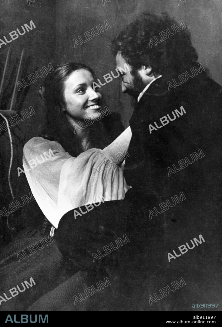 ANA BELEN y FRANCISCO RABAL en EL BUSCON, 1979, dirigida por LUCIANO BERRIATUA. Copyright N.G. FILMS.