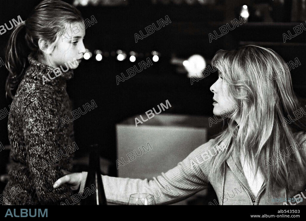 DEBORAH KARA UNGER et THEO CRANE dans EMILE, 2003, réalisé par CARL BESSAI. Copyright Emile Productions Inc./Meltemi Entertainment Limtied/Raven W.