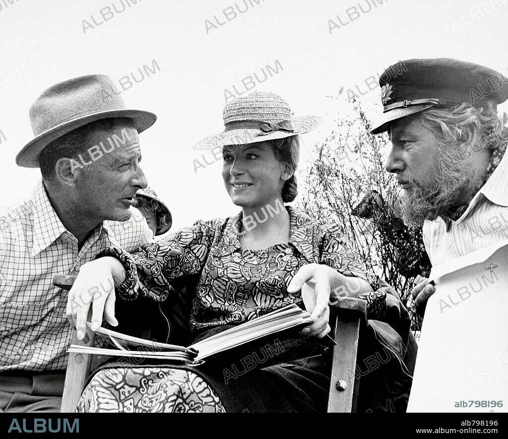 DEBORAH KERR, Sir Peter Ustinov and FRED ZINNEMANN. DEBORAH KERR, FRED ZINNEMANN and PETER USTINOV in THE SUNDOWNERS, 1960, directed by FRED ZINNEMANN. Copyright WARNER BROTHERS.