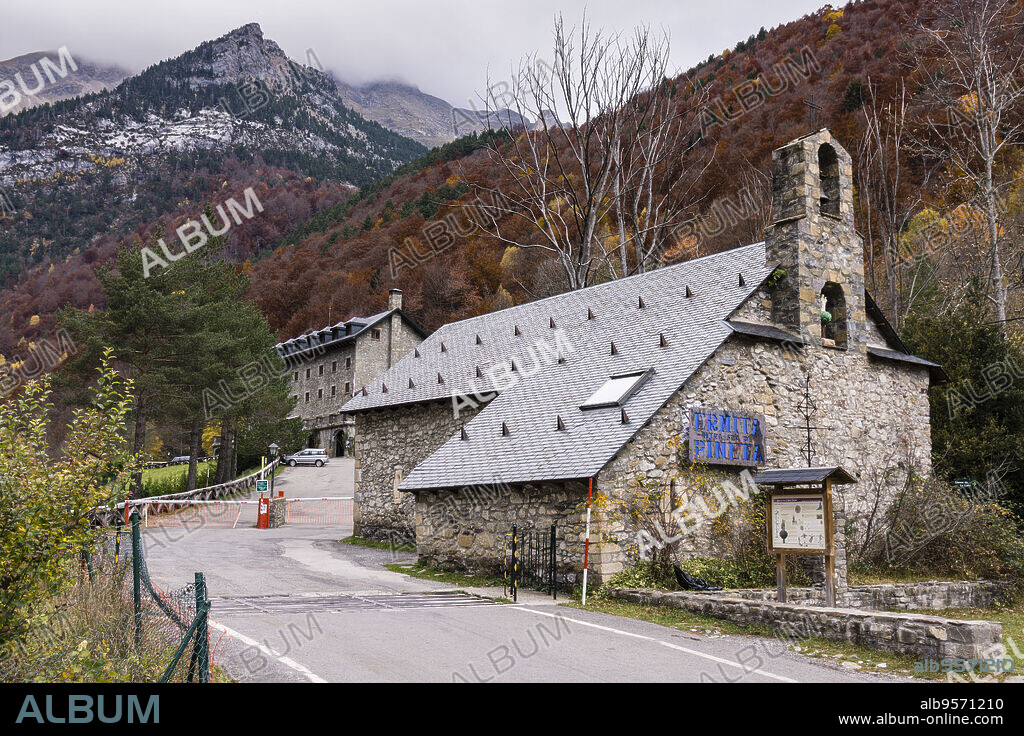 Monte Perdido National Tourist Parador, Pineta Valley, Ordesa and Monte Perdido National Park, Huesca Province, Aragon, Pyrenees Mountains, Spain.