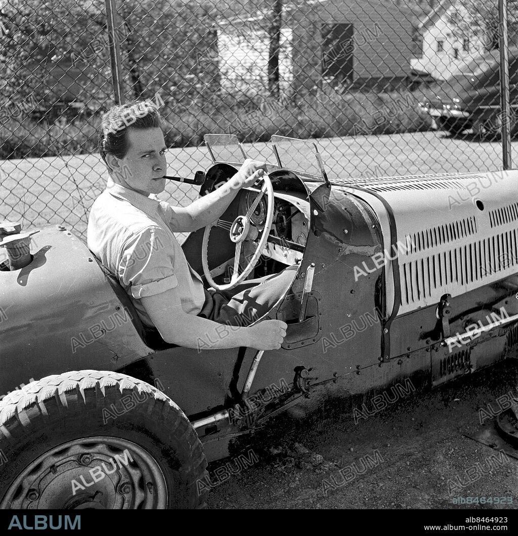 Göteborg 1955-06-12 - Gammal Bugatti - Bosse Jacobsson. *** Local Caption *** . KAMERAREPORTAGE.