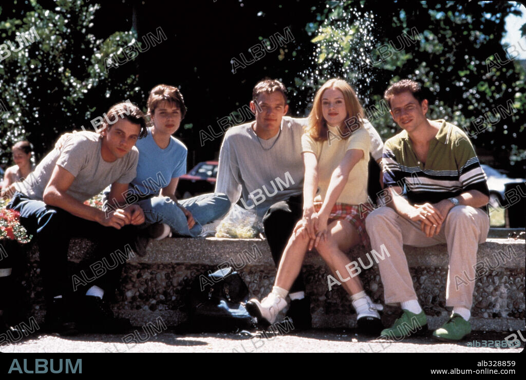 JAMIE KENNEDY, NEVE CAMPBELL, ROSE McGOWAN and SKEET ULRICH in SCREAM, 1996, directed by WES CRAVEN. Copyright DIMENSION FILMS.