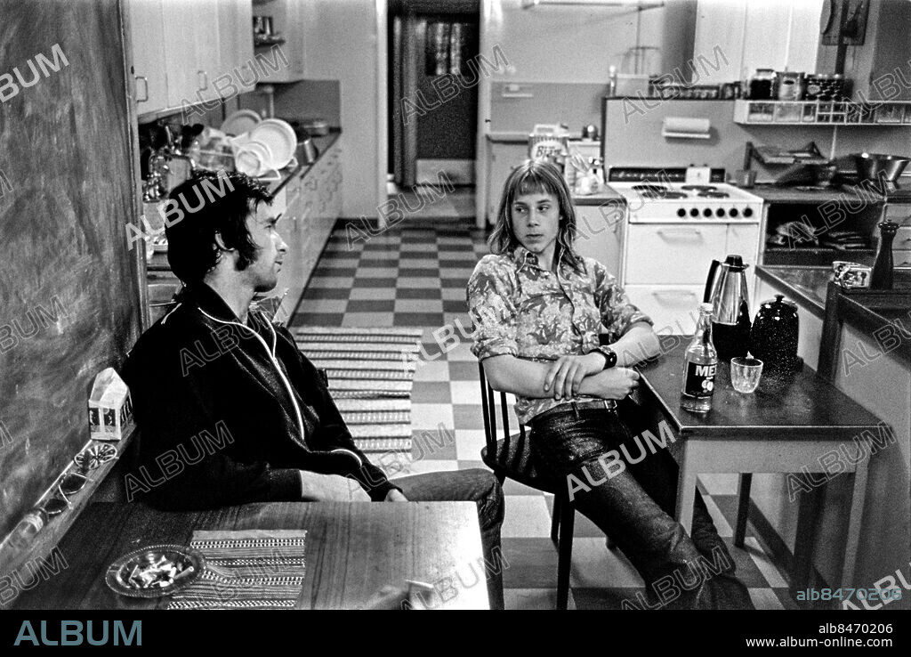 VÄSTERBOTTEN SORSELE 1973-05-15.. Reportage inför SORSELEGÅRDEN. TV-program som handlar om ett annorlunda jordbrukskollektiv i Västerbotten.. Sänt första gången 1973-06-08.. Här ses två ungdomar som bedriver jordbruk i Sorsele.. Foto: Bo-Aje Mellin / RiR / SVT / Kod: 5600. Reportage publ. i RiR 23/73 sid. 8-10, 50.. RiR 20860 sv/v neg   . Kollektiv.