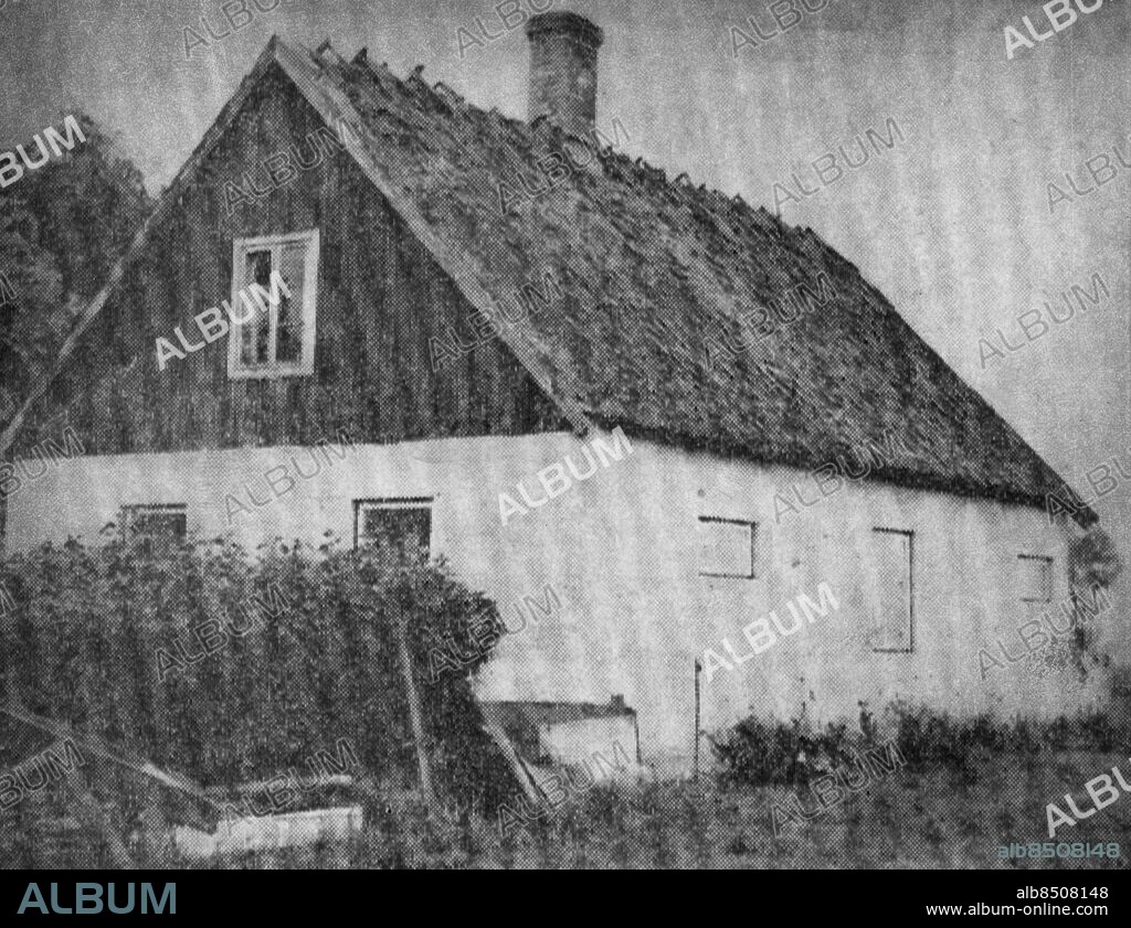 Okänt fotodatum. Boningshuset till gården i Yngsjö, där det så kallade Yngsjömordet begicks. Per Nilsson, mördade, tillsammans med sin mor, Anna Månsdotter, Nilssons maka Hanna Johansdotter. Mor och son dömdes till döden, Anna Månsdotter avrättades genom halshuggning på fängelset i Kristianstad 1890. Per Nilsson benådades till livstids straffarbete (han frigavs 1913). Foto: Pressens Bild / Scanpix / Kod: 194.