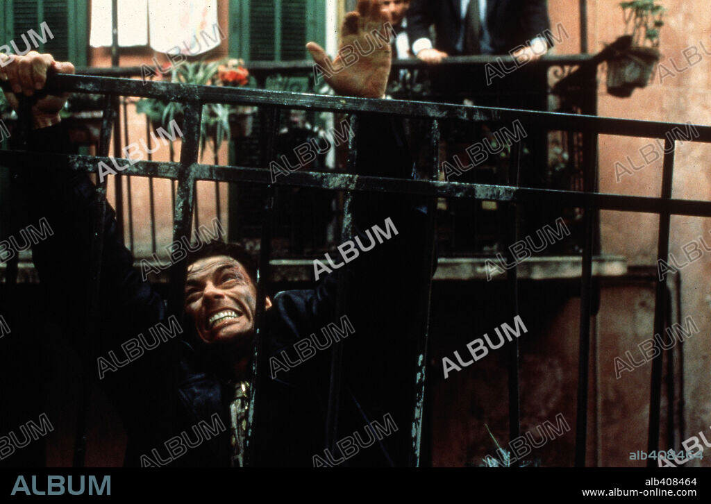 JEAN-CLAUDE VAN DAMME en AL LÍMITE DEL RIESGO, 1996 (MAXIMUM RISK), dirigida por RINGO LAM. Copyright COLUMBIA PICTURES / MARKFIELD, ALAN.
