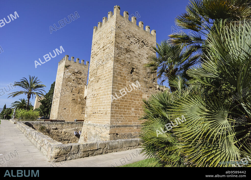 puerta de Mallorca - puerta de Sant Sebastia-, muralla medieval, siglo XIV, Alcudia,Mallorca, islas baleares, Spain.