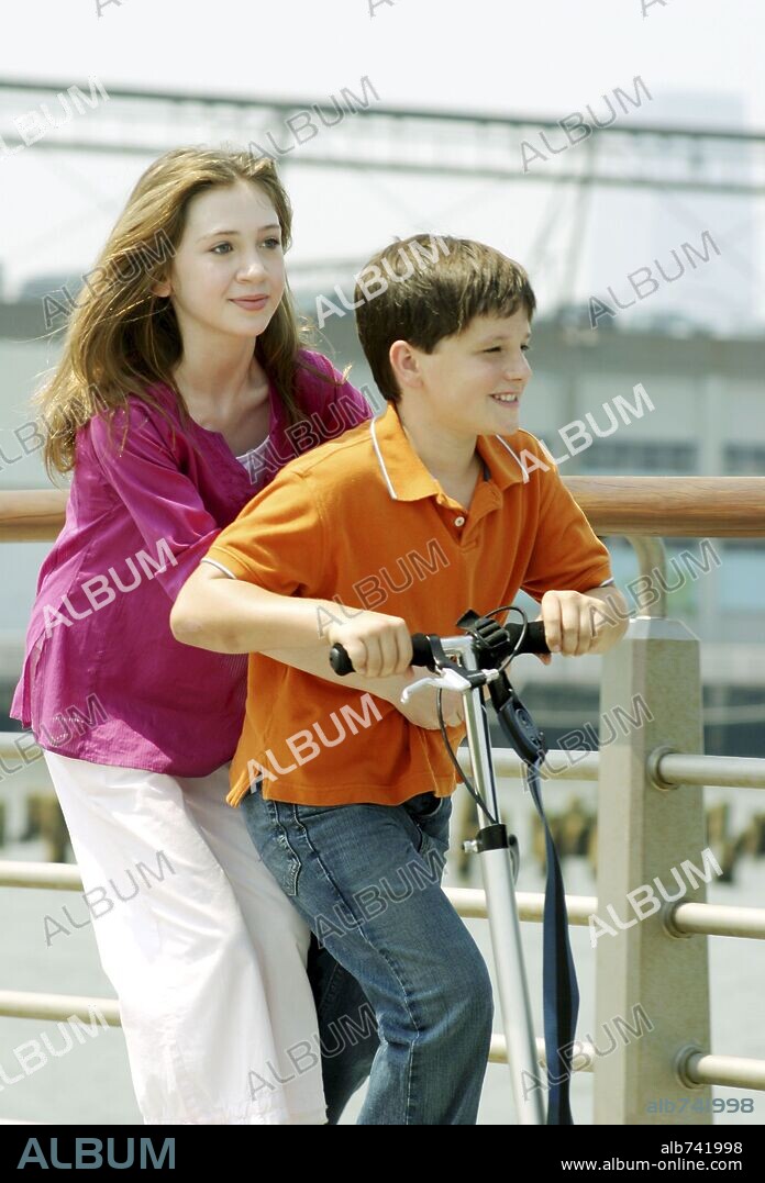 CHARLIE RAY y JOSH HUTCHERSON en PEQUEÑO MANHATTAN, 2005 (LITTLE MANHATTAN), dirigida por MARK LEVIN. Copyright 20TH CENTURY FOX / BAILEY, K.C.