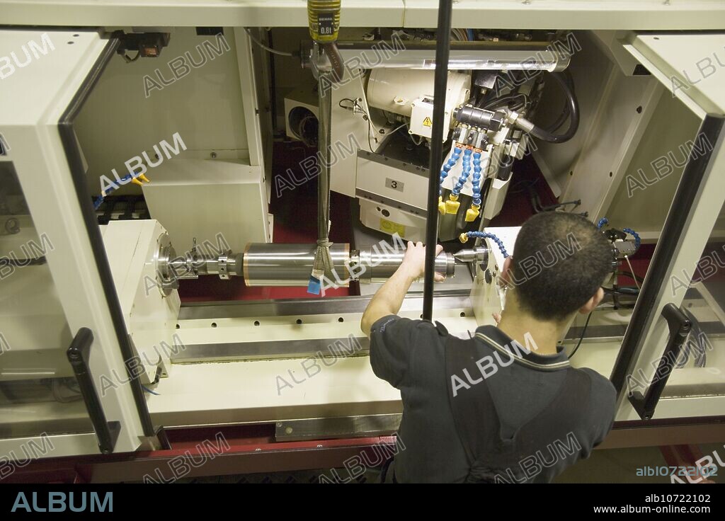 Grinding machines. Talleres MYL. Spindle manufacturing and repairing. Mendaro. Gipuzkoa, Euskadi, Spain.