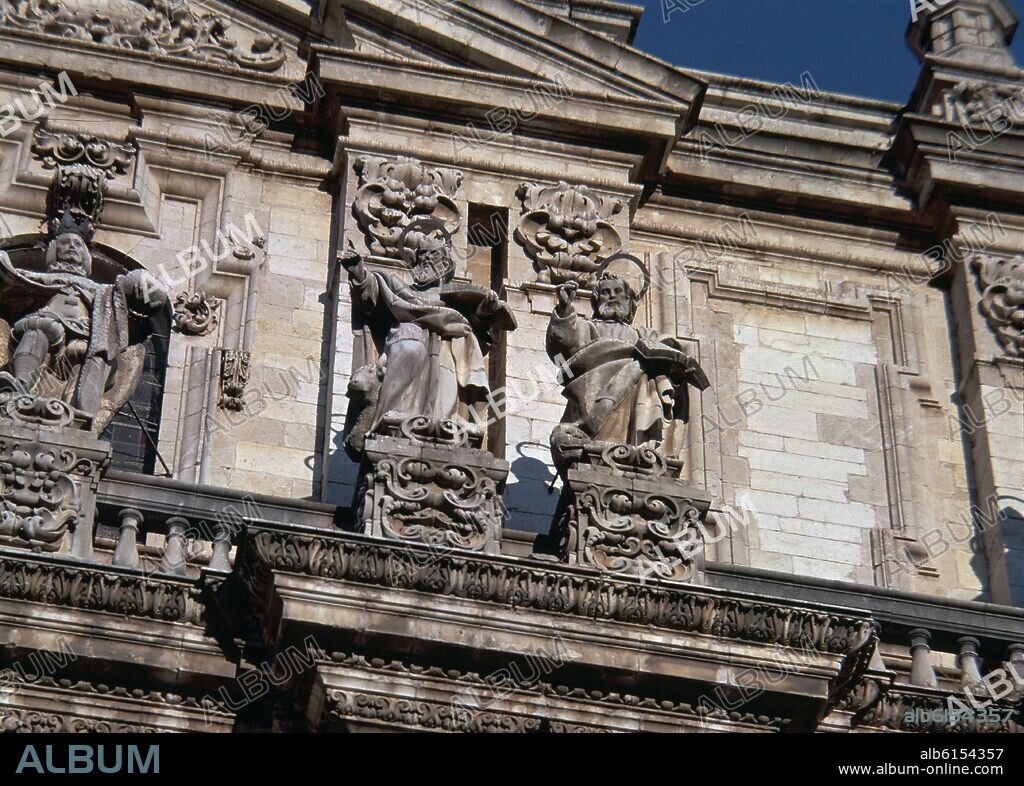PEDRO ROLDAN (1624-1669). SAN MARCOS Y SAN LUCAS - ESCULTURAS DE LA PARTE ALTA DE LA FACHADA DE LA CATEDRAL DE JAEN.