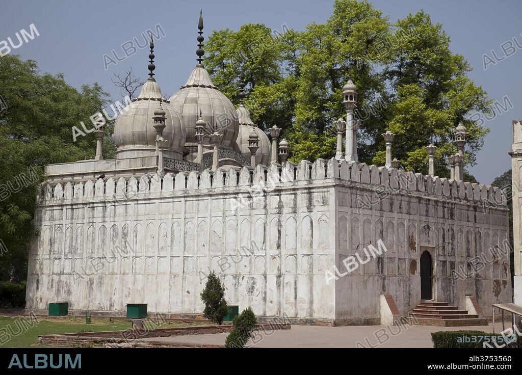 Moti Masjid mosque, Red Fort, UNESCO World Heritage Site, Old Delhi, India, Asia.