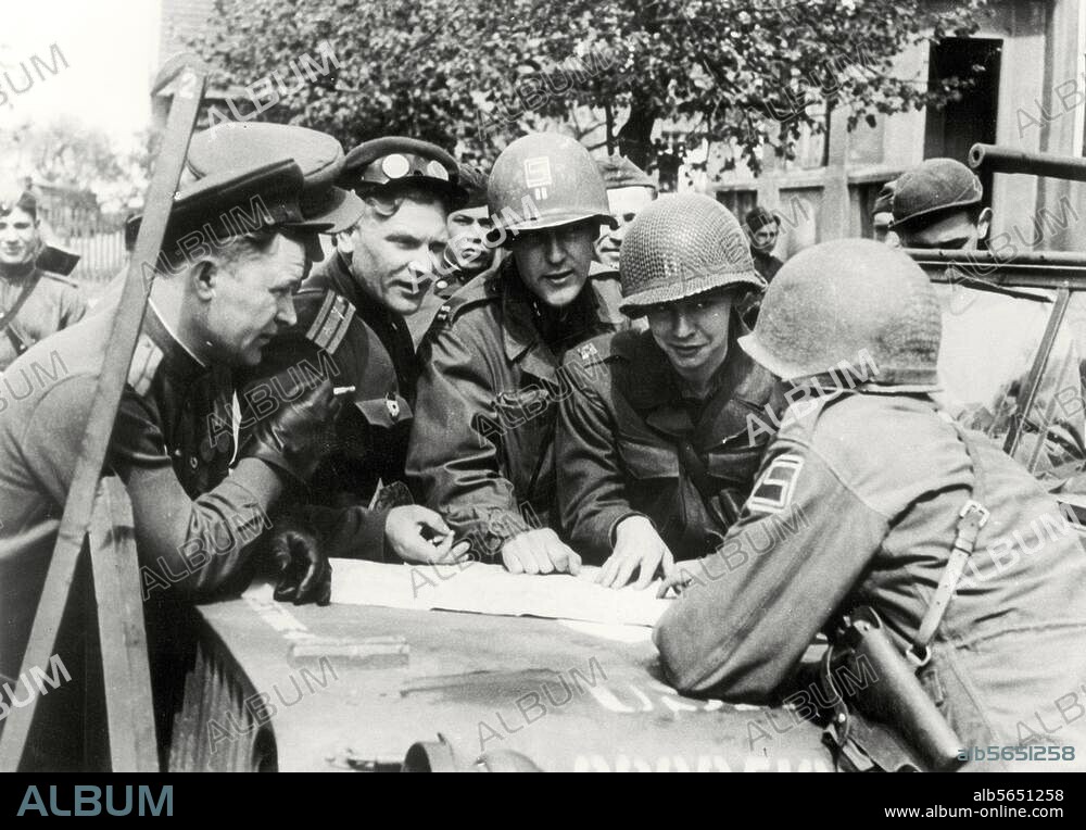 World War II / Encounter of Russian and American troops on 25.4.1945 at Torgau on the river Elbe. Soldiers of the Soviet Guards Rifle Division and soldiers of the US 69th Infantry Division during a briefing. Photo, Chomsor.