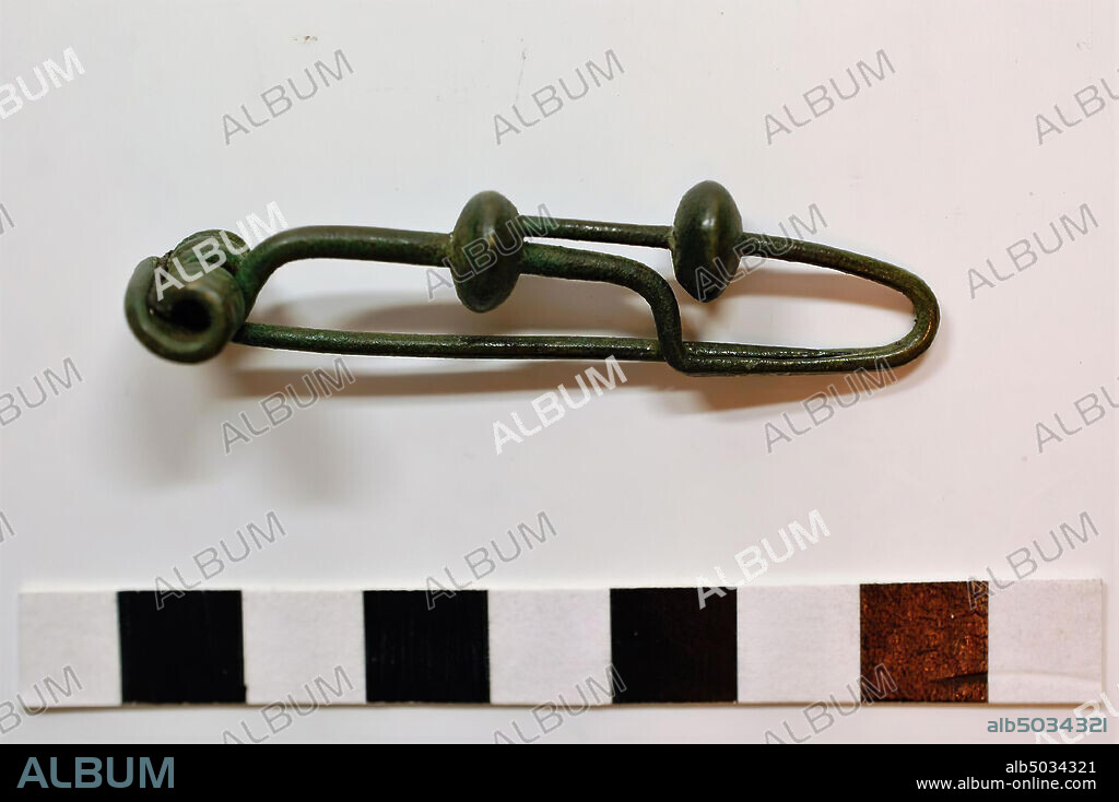 fibula, casting, metal, bronze, 6.0 x 1.5 x 1.4 cm, prehistoric, Germany, unknown, unknown, unknown.