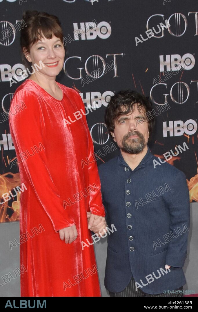 PETER DINKLAGE y ERICA SCHMIDL. April 3, 2019 - New York, NY, USA - NEW YORK, NY - APRIL 3: Erica Schmidt and Peter Dinklage attend the premire for the final season of 'Game of Thrones' on April 3, 2019 in New York, NY. Photo: imageSPACE. 03/04/2019